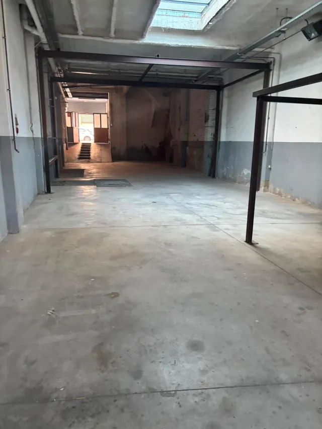Amplio local comercial de 204 m2 con acceso para vehículos e - foto 5