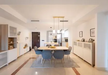 Apartamento en planta baja elevada con jardín privada, en La Mairena. — 5