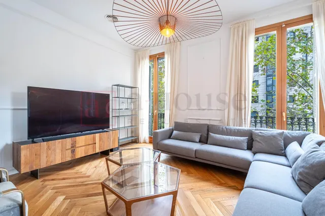 Piso reformado, listo para entrar a vivir con balcones y todo exterior en la nova esquerra de l' eixample — 4