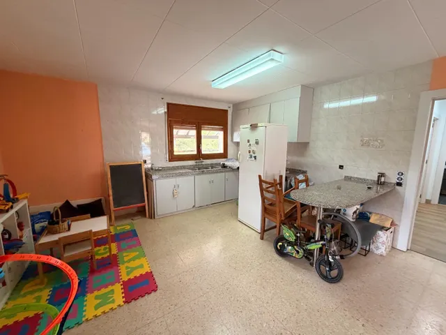 Vivienda unifamiliar. 5 habitaciones dobles. garaje. piscina. — 31