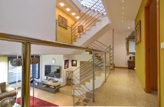 Moderna y seminueva casa en Paiporta en zona tranquila, sin finca delante — 37