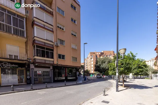 Piso para reformar junto a Plaza Einstein – 3 dormitorios y vistas despejadas — 33