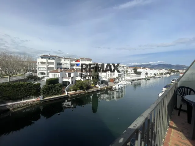 Empuriabrava | Apartamento luminoso con balcón y vistas al c - foto 2