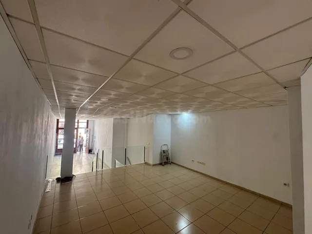 LOCAL COMERCIAL EN EL CORAZÓN DEL PUERTO