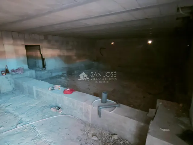 SE VENDE CHALET DE OBRA NUEVA AL LADO DEL PUEBLO DE MACISVENDA-ABANILLA — 43