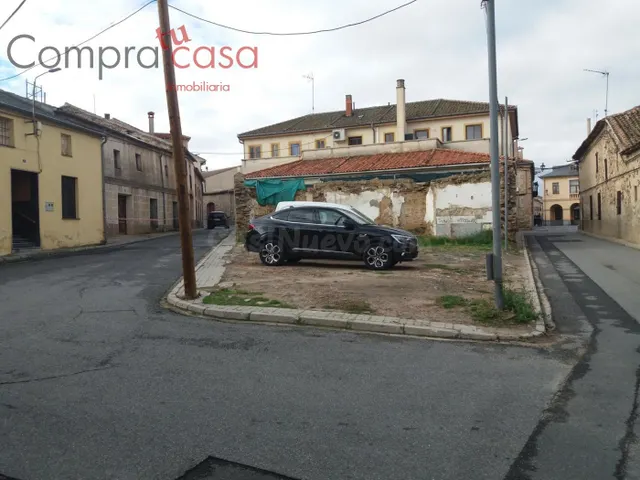 VENTA SOLAR-BERNARDOS-A TRES CALLES
