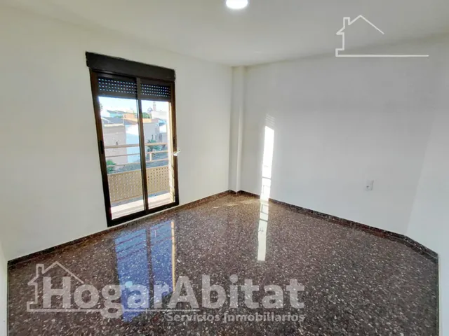 Amplitud y confort a estrenar en este luminoso piso reformado con balcón y ascensor — 12