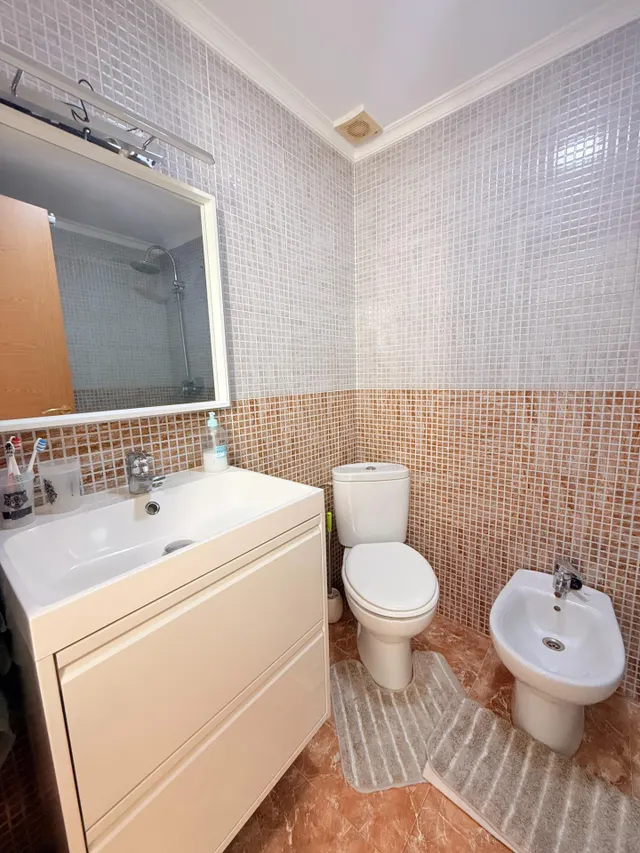 EXCELENTE PISO CERCA DE LA PLAYA, TOTALMENTE REFORMADO, EN 1º PLANTA,  EN UNA CASA TIPICA DEL BARRIO DEL CABAÑAL. — 15