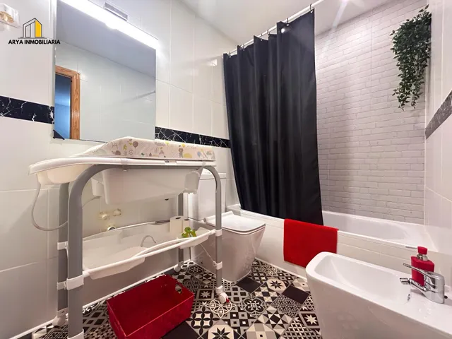 CHALET ADOSADO TOTALMENTE REFORMADO · CALIDAD, LUZ Y CONFORT — 17