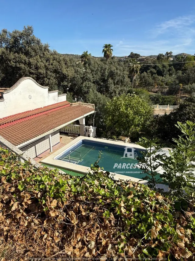 Chalet Independiente con piscina, en la zona de Alcolea. — 30