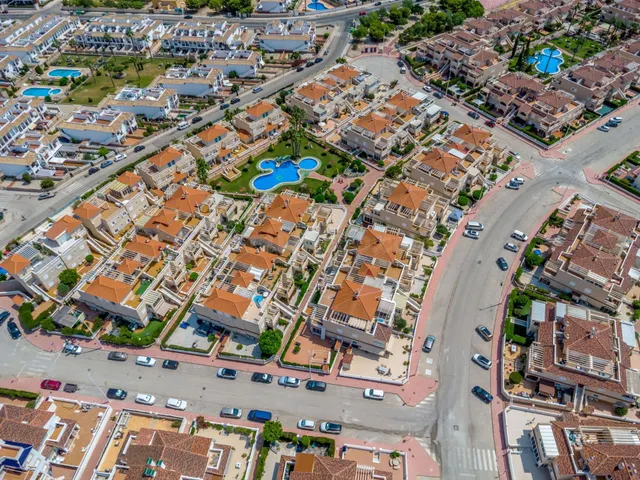 GRAN BUNGALOW EN ORIHUELA COSTA: 1 HAB, 1 BAÑO - foto 2
