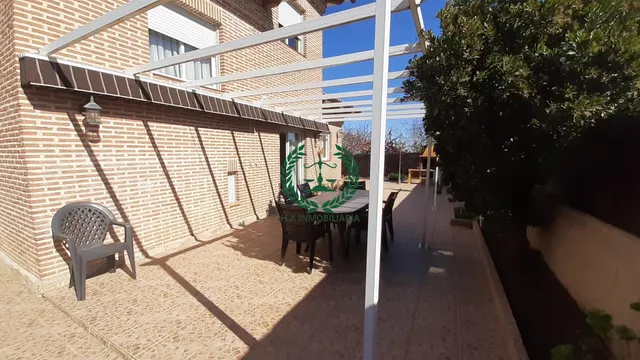 CHALET INDEPENDIENTE AMUEBLADO EN ALQUILER PEDREZUELA — 11