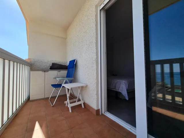 Apartamento situado en la urbanización Torre Luquillo, en el kilómetro 5,5 de La Manga del Mar Menor, que destaca por sus impresionantes vistas tanto al Mar Menor como al mar Mediterráneo. — 22