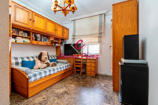 Vivienda en esquina lista para entrar a vivir en Aguadulce centro, zona Pedro Muñoz Seca. — 26