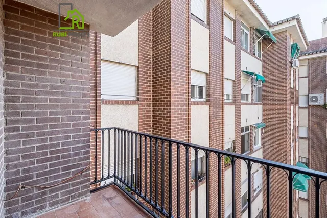 Espacio, luz y comodidad en una vivienda con grandes posibilidades en zona Alcampo — 4