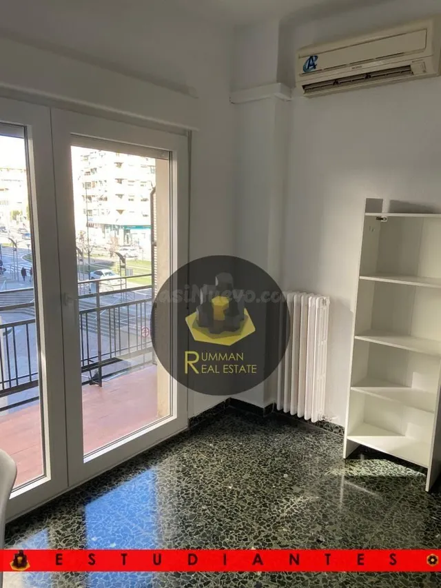 EST/ TRAB. Estupendo piso para ESTUDIANTES con SEIS dormitor - foto 3