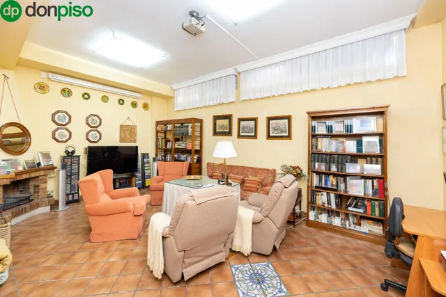 CHALET ADOSADO EN URBANIZACIÓN ADORATRICES — 43