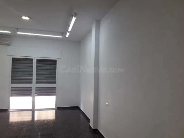 Local comercial reformado en Málaga - 35m2 a pie de calle - foto 2