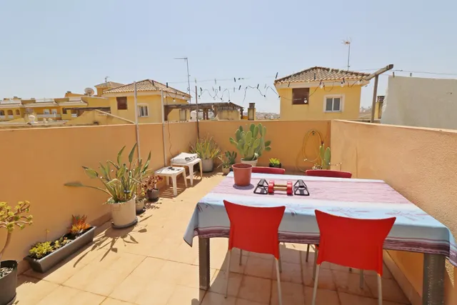 Exclusivo ático de 2 dormitorios con solárium privado y piscina comunitaria en Formentera del Segura. — 21
