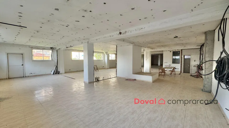Amplio local comercial en zona Hispanidad – 359 m2, luminoso y con acceso para vehículos