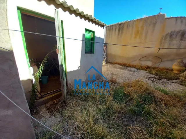 *53.000€* inmobiliaria la mancha vende casa con patio en Barrax ( Albacete ). — 32