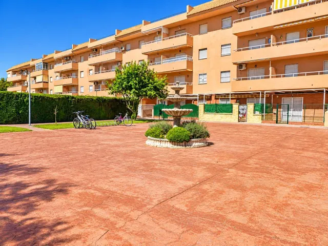 LUMINOSO PISO DE TRES DORMITORIOS Y DOS BAÑOS EN LA LAGUNA — 31