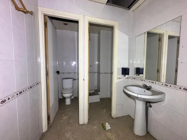 Se vende local comercial en cerdanyola del vallés — 18