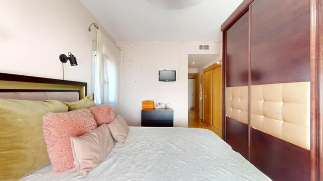 PISO DE RECIENTE CONSTRUCCIÓN CON AMPLIA TERRAZA, PISCINA, GARAJE Y TRASTERO — 35
