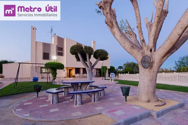 CHALET DE LUJO EN PRIMERA LÍNEA - ZONA PERLETA — 2