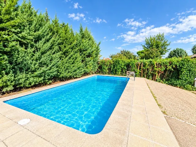 CHALET CON PISCINA EN URBANIZACIÓN - foto 2