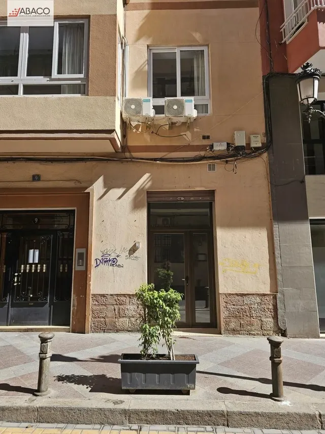 Amplio Edificio en el Corazón de Alicante - Oportunidad Única — 3