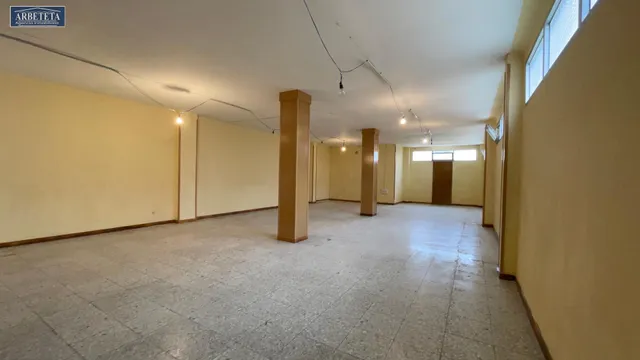 Se alquila local en la zona de Avd. del Ejercito, Guadalajara. — 24