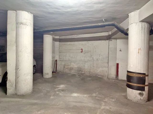 Plaza de aparcamiento en venta en Camino de Ronda — 3