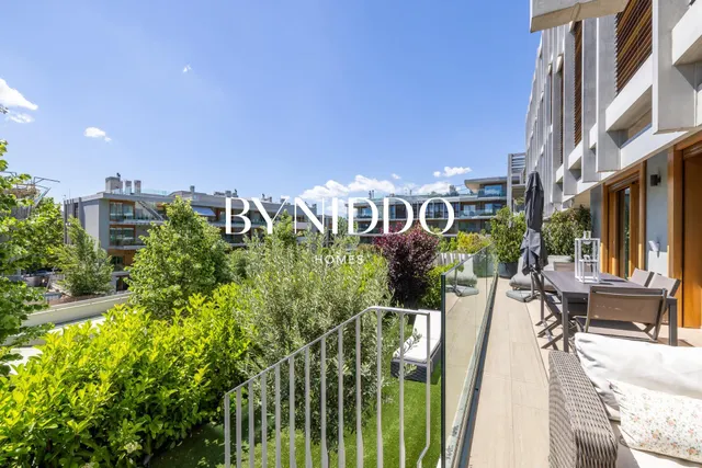 Exclusiva vivienda con dos espacios independientes, jardín privado y piscina en Can Mates — 6