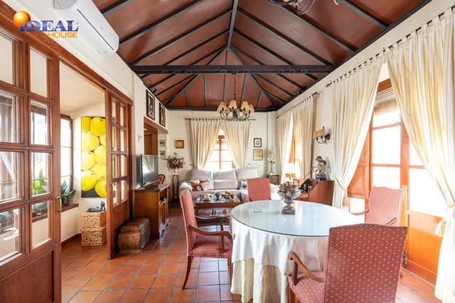 GRAN CASA EN ALBAICÍN BAJO. — 35