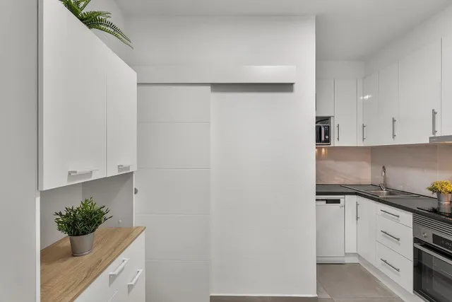 Apartamento reformado y espacioso (aprox. 101 m2 - 1.ª planta) con balcón orientado al sureste ¡y a tan solo 175 m de la Playa de los Locos! — 16