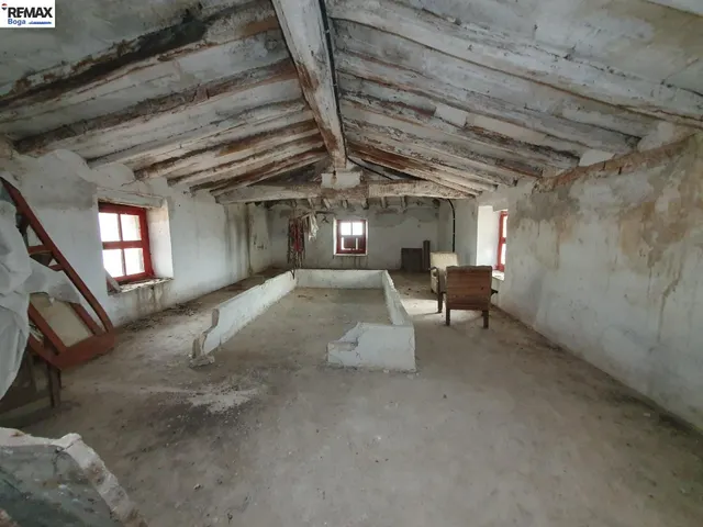 Amplia casa en sitio privilegiado. — 49