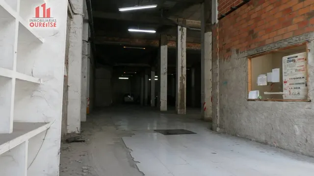 AMPLIO LOCAL COMERCIAL EN EL VEINTIUNO — 13