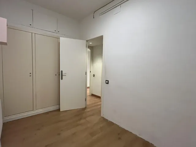 PISO MUY AMPLIO Y TRANQUILO EN SARRIA — 36