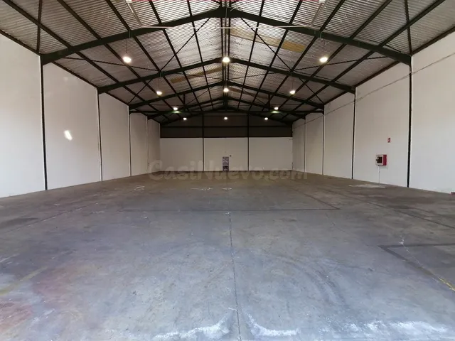 Nave 633 m2 mas 2 Patios en Polígono Las Capellanías, Cácere - foto 2