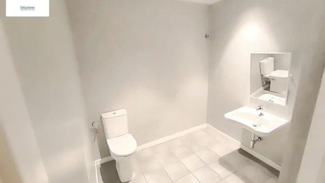LOCAL DE 1100 M2 EN ZONA FERIA — 12