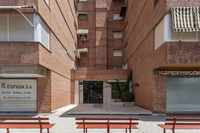 AMPLIO PISO JUNTO A PLAZA DE TOROS — 33