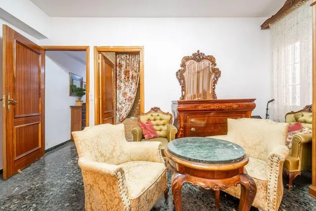 Pisazo en venta en calle Obispo Hurtado — 47