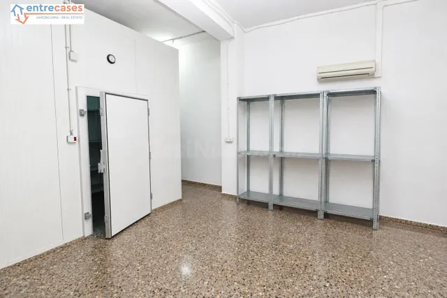 LOCAL/ALMACÉN DE ESQUINA – 80 m2 – DOBLE FACHADA – POSIBLE C - foto 5