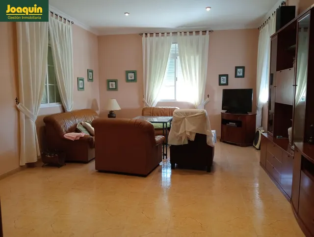 Espectacular chalet urbano con piscina y casa de invitados en Los Encinares de Alcolea. — 7