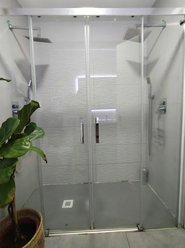 VIVIENDA REFORMADA;  CALIDAD, AMPLITUD Y UNAS VISTAS QUE MARCAN LA DIFERENCIA AL PASEO MARÍTIMO Y AL PUERTO. — 26