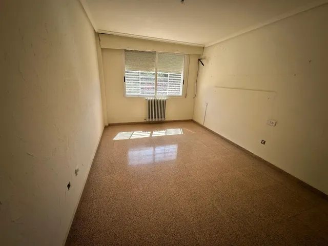 Bungalow de 250 m2 con 5 habitaciones, patio, terraza y piscina comunitaria — 14