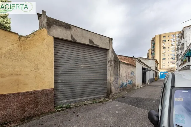 Casa con Parcela a Reformar en Granada — 36