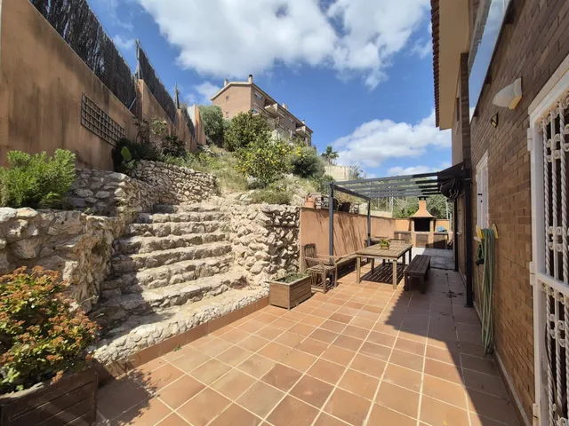 Casa con vistas panorámicas, placas solares y gran terraza en Mas Trader, Cubelles — 46