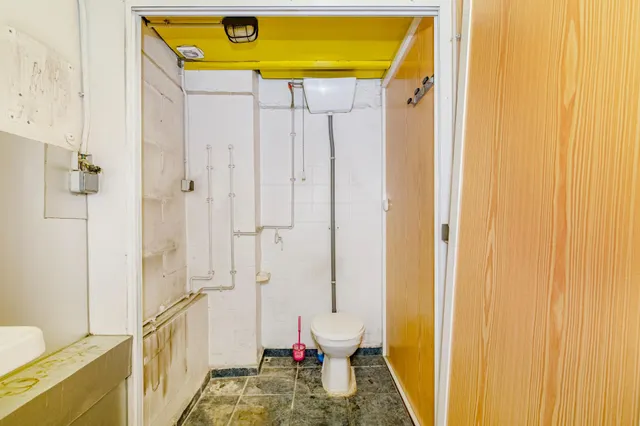 Local en Camino de Ronda 132D con posibilidad de cambio de uso a vivienda — 15